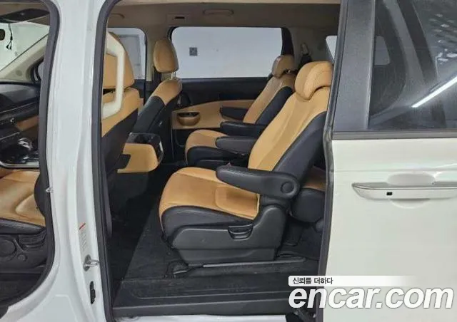 Kia Carnival — фото 11
