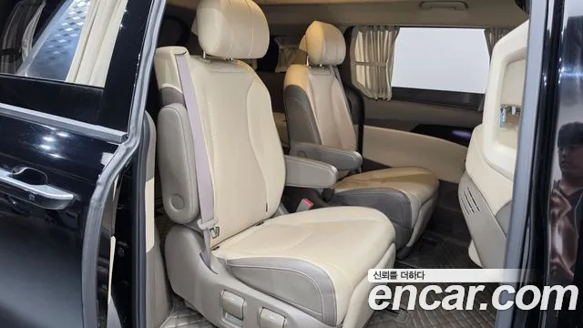 Kia Carnival — фото 11