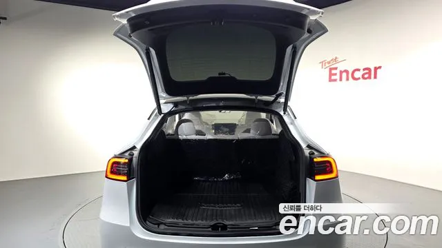 Tesla Model Y — фото 17