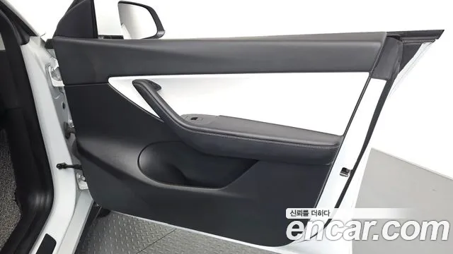Tesla Model Y — фото 24