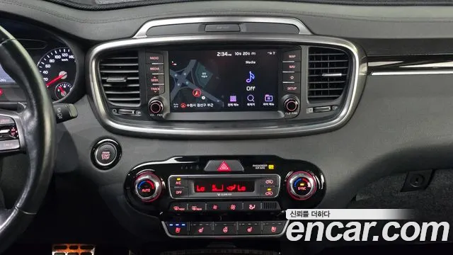 Kia Sorento — фото 11