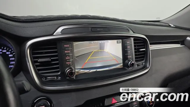 Kia Sorento — фото 13