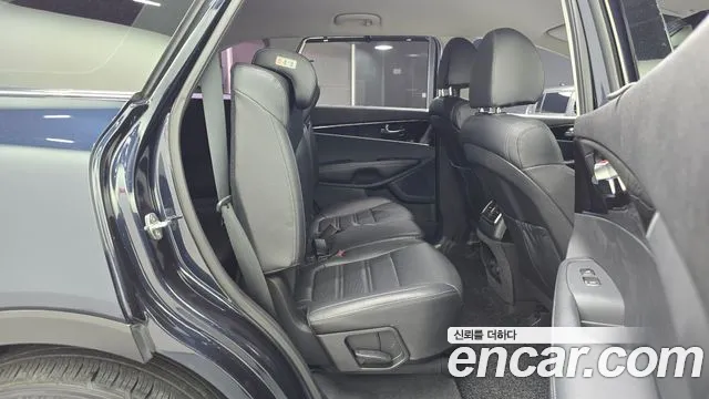 Kia Sorento — фото 10