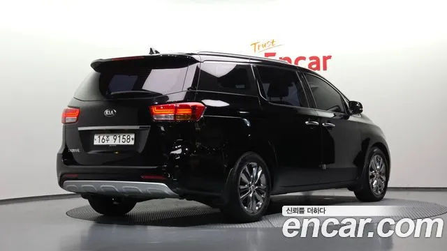 Kia Carnival — фото 1