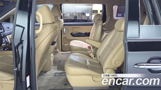 Kia Carnival — фото 11