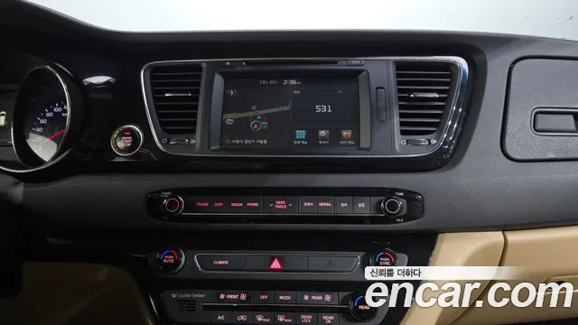 Kia Carnival — фото 13