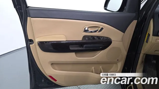 Kia Carnival — фото 24