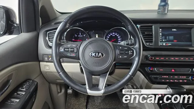Kia Carnival — фото 11