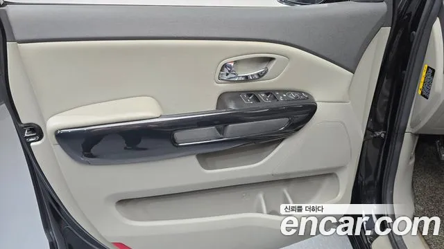 Kia Carnival — фото 24
