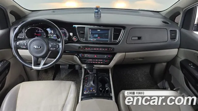 Kia Carnival — фото 6