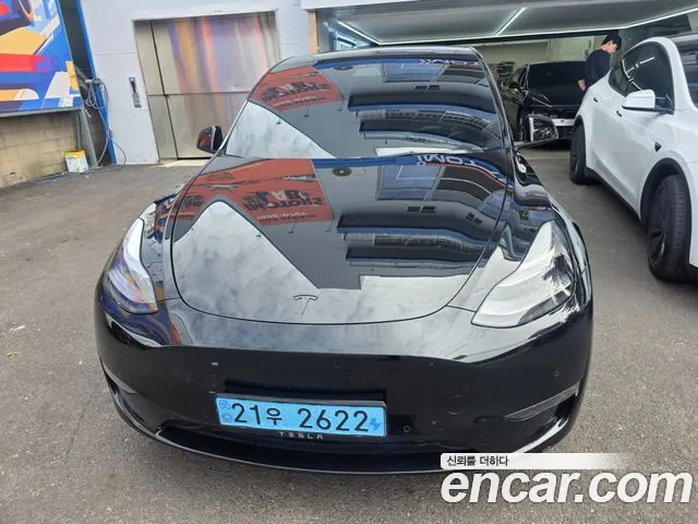 Tesla Model Y — фото 1