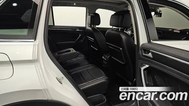 Volkswagen Tiguan — фото 12