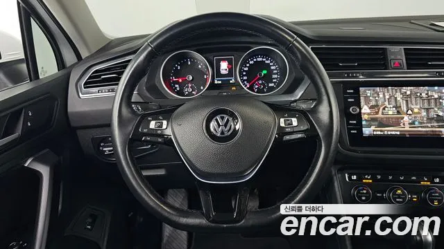 Volkswagen Tiguan — фото 13