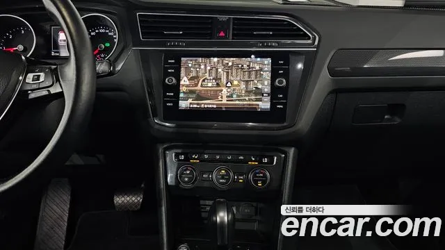 Volkswagen Tiguan — фото 14