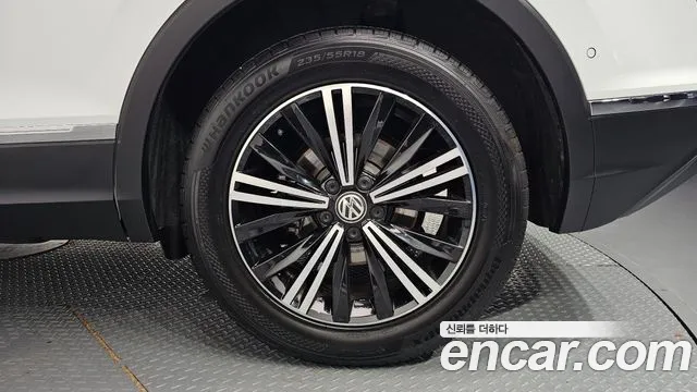 Volkswagen Tiguan — фото 21