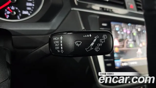 Volkswagen Tiguan — фото 33