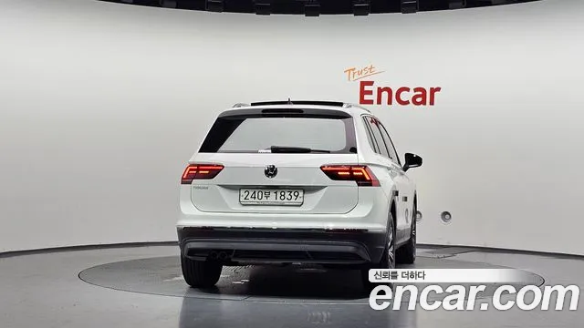Volkswagen Tiguan — фото 4