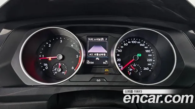Volkswagen Tiguan — фото 8