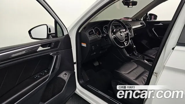 Volkswagen Tiguan — фото 10