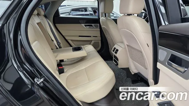 Jaguar XF — фото 11