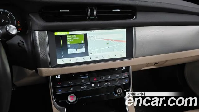 Jaguar XF — фото 13