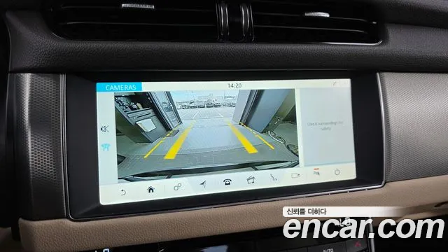 Jaguar XF — фото 14