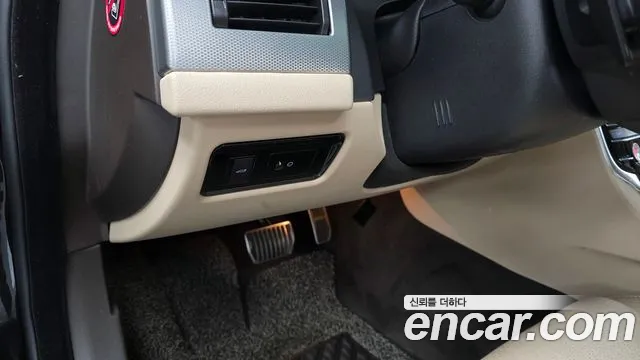 Jaguar XF — фото 16