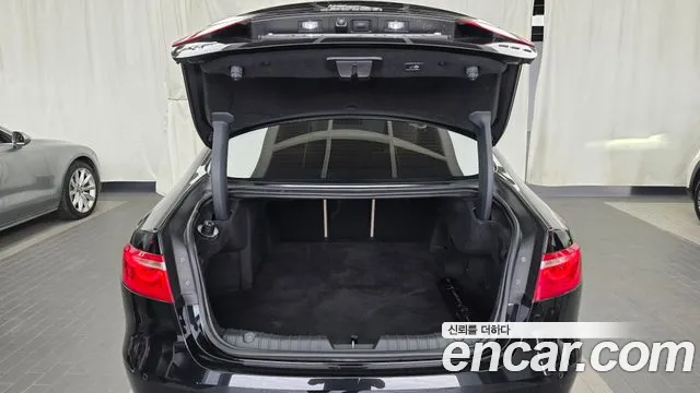 Jaguar XF — фото 20