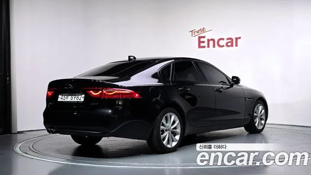 Jaguar XF — фото 2