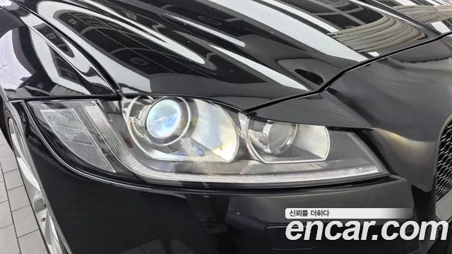 Jaguar XF — фото 22