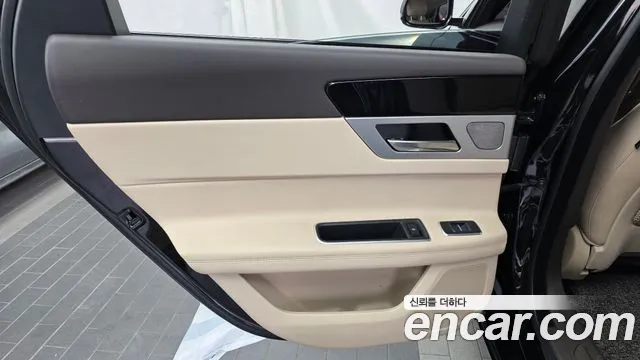 Jaguar XF — фото 25