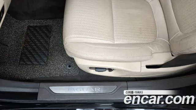 Jaguar XF — фото 31
