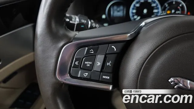 Jaguar XF — фото 34