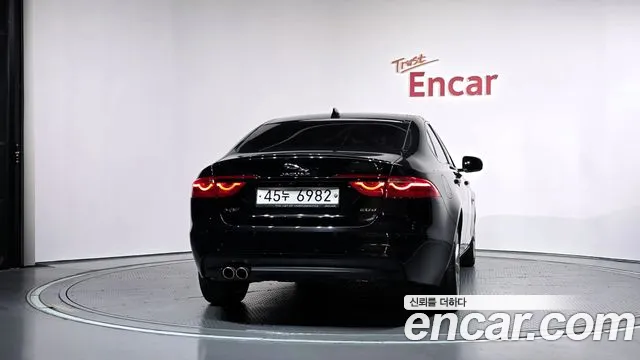 Jaguar XF — фото 4