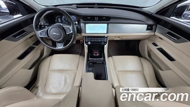 Jaguar XF — фото 7