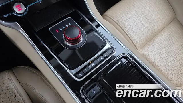 Jaguar XF — фото 9