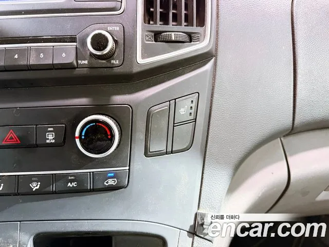 Hyundai Starex — фото 13