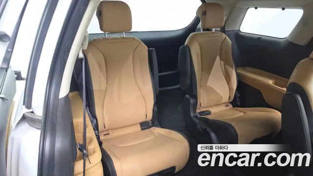 Kia Carnival — фото 12