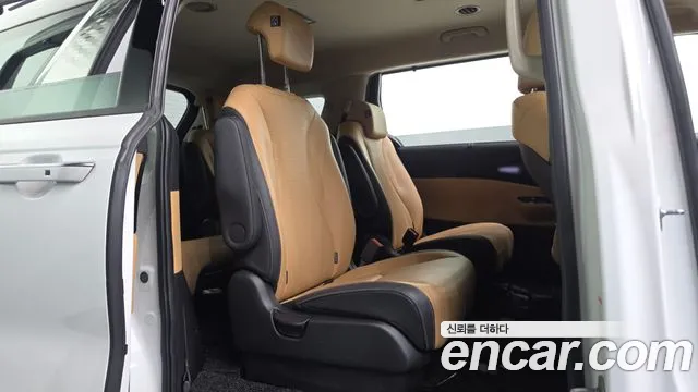 Kia Carnival — фото 13