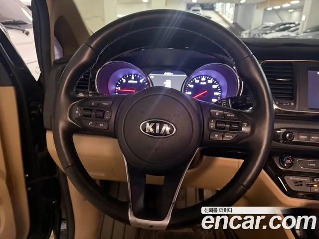 Kia Carnival — фото 11