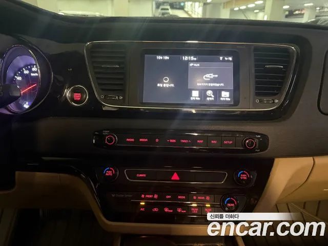 Kia Carnival — фото 13