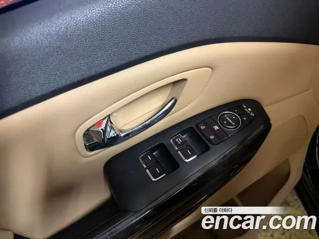 Kia Carnival — фото 18