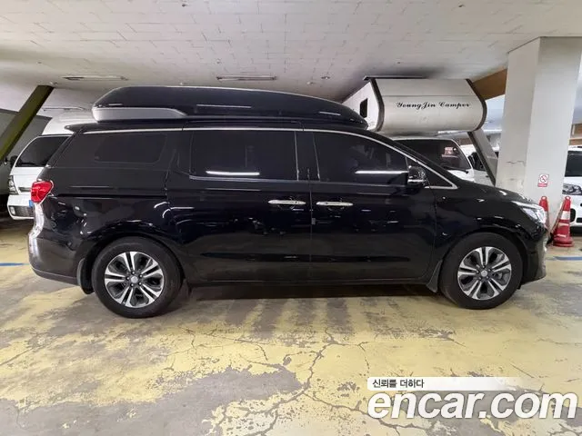 Kia Carnival — фото 5