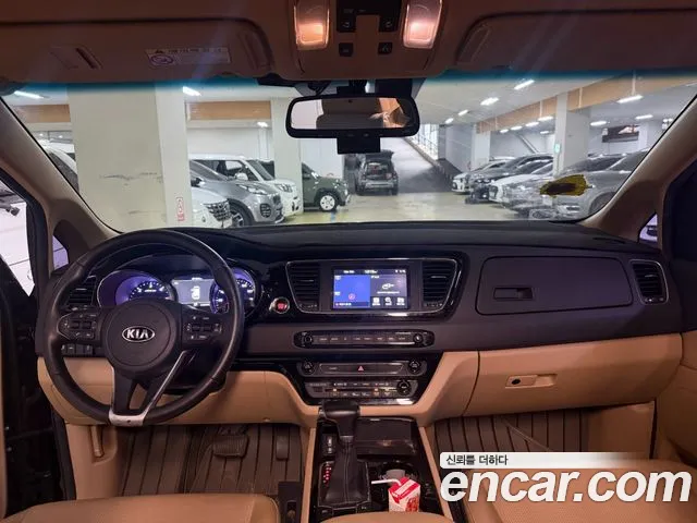 Kia Carnival — фото 10