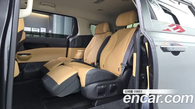 Kia Carnival — фото 11
