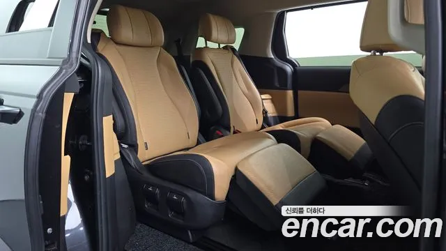 Kia Carnival — фото 12