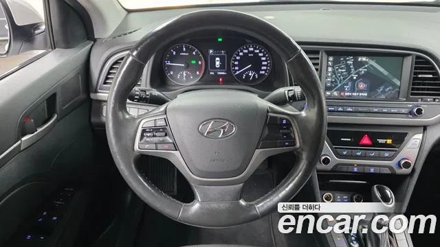 Hyundai Avante — фото 13