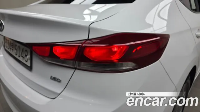 Hyundai Avante — фото 23