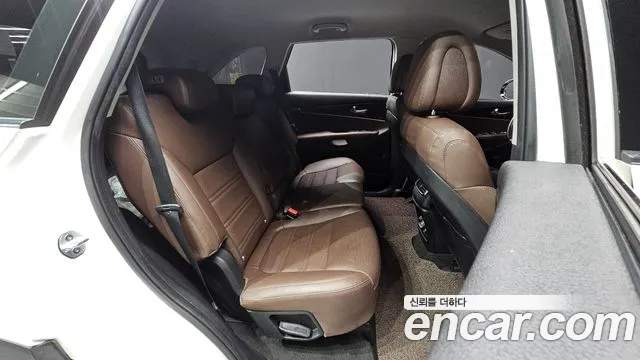 Kia Sorento — фото 11