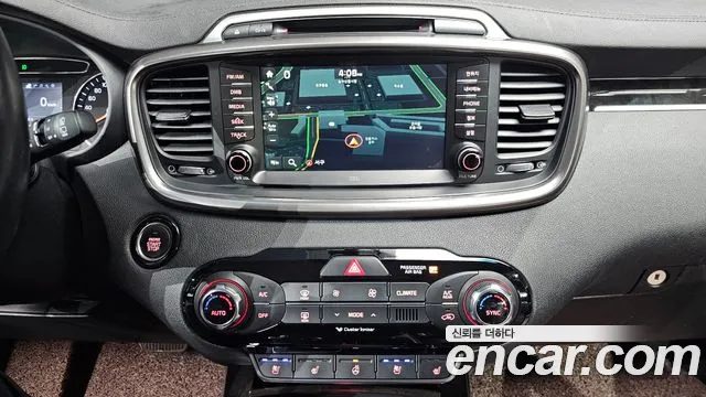 Kia Sorento — фото 18